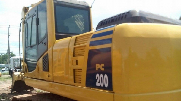 แบคโฮโคมัตสุ PC 200-8 ราคา 1,750,000 ติดต่อคุณ สุลาวัลย์ 0831814922