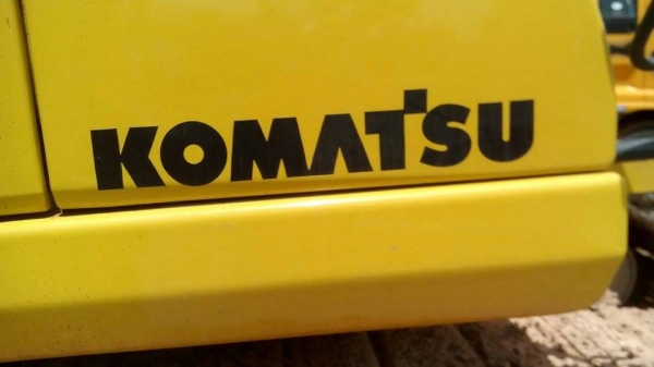 แบคโฮโคมัตสุ PC 200-8 ราคา 1,750,000 ติดต่อคุณ สุลาวัลย์ 0831814922