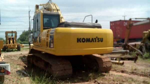 แบคโฮโคมัตสุ PC 200-8 ราคา 1,750,000 ติดต่อคุณ สุลาวัลย์ 0831814922