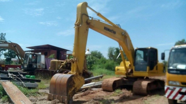 แบคโฮโคมัตสุ PC 200-8 ราคา 1,750,000 ติดต่อคุณ สุลาวัลย์ 0831814922