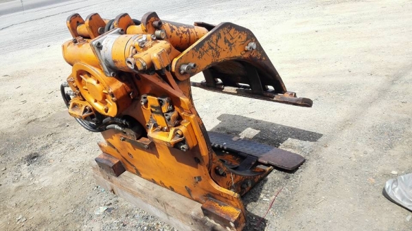 ตัวคีบไม้เก่าญี่ปุ่น เดินสายไฮดรอลิคใหม่เอวสวิงได้รอบตัว ปากยาว 110 cm ใช้กับรถ pc 120 ขึ้นไป