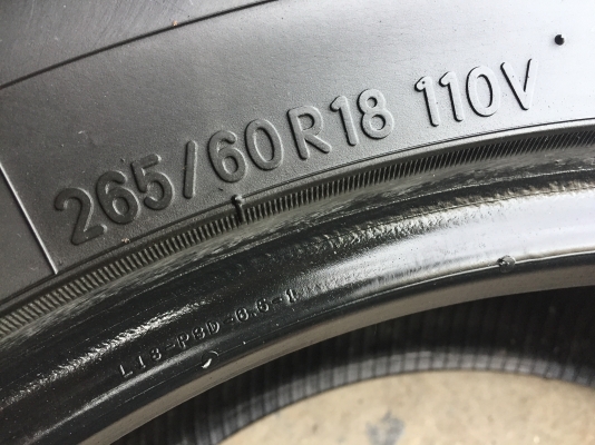 ยาง Nitto nt 420 265-60-18 ปี 12 ครบชุด 4 เส้น 8500  สวยๆไม่บวมไม่กินข้างดอกยางเหลือเยอะเอาไปวิ่งกันใด้อีกยาวค่ะ