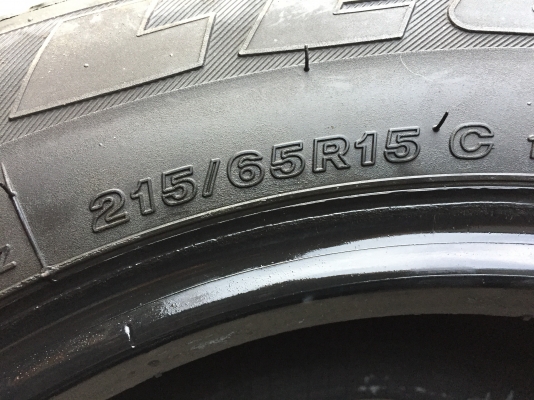 ยาง Bridgstone 215-65-15 ปี16 2เส้น ปี15 2เส้น ครบชุด 4 เส้น 5500  สวยๆไม่บวมไม่กินข้างดอกยางเหลือเยอะเอาไปวิ่งกันใด้อีกยาวค่ะ