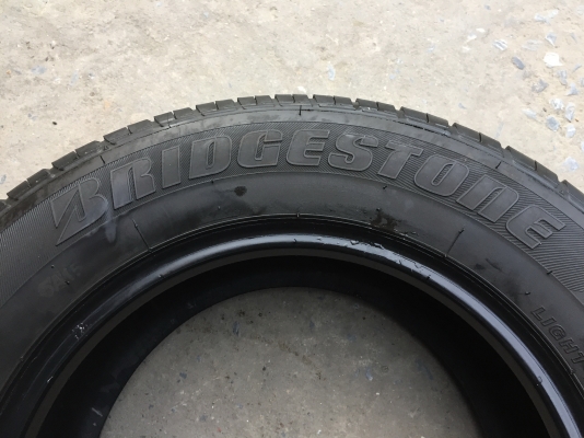 ยาง Bridgstone 215-65-15 ปี16 2เส้น ปี15 2เส้น ครบชุด 4 เส้น 5500  สวยๆไม่บวมไม่กินข้างดอกยางเหลือเยอะเอาไปวิ่งกันใด้อีกยาวค่ะ
