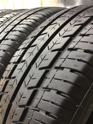 ยาง THUNDERER 205-70-15 ปี 16 ครบชุด 4 เส้น 5000  สวยไม่บวมไม่กินข้างดอกยางเหลือเยอะเอาไปวิ่งกันใด้อีกยาวค่ะ