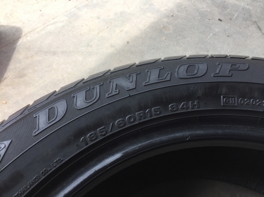 ยาง Dunlop 185-60-15 ปี 16 ครบชุด 4 เส้น 3500  สภาพสวยๆไม่มีปะไม่บวมไม่กินข้าง ดอกยางเหลือเยอะเอาไปวิ่งกันใด้อีกยาวค่ะ
