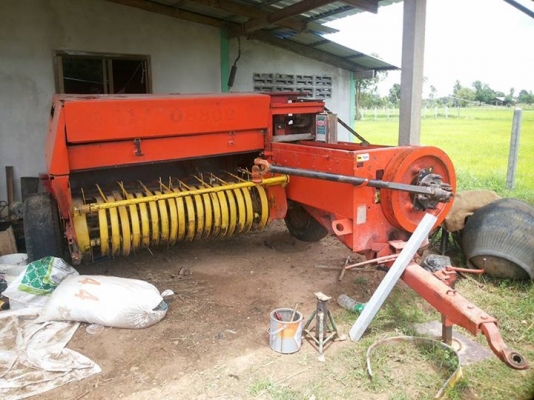 ขายตามสภาพ เครื่องอัดฟาง นิวฮอลแลนด์ 370 ใช้งานปกติ ขายตามสภาพ เครื่องอัดฟาง นิวฮอลแลนด์ 370 ใช้งานปกติ