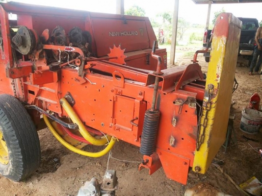 ขายตามสภาพ เครื่องอัดฟาง นิวฮอลแลนด์ 370 ใช้งานปกติ ขายตามสภาพ เครื่องอัดฟาง นิวฮอลแลนด์ 370 ใช้งานปกติ