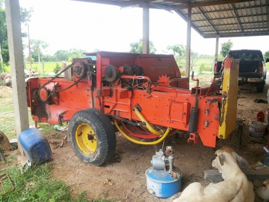 ขายตามสภาพ เครื่องอัดฟาง นิวฮอลแลนด์ 370 ใช้งานปกติ ขายตามสภาพ เครื่องอัดฟาง นิวฮอลแลนด์ 370 ใช้งานปกติ