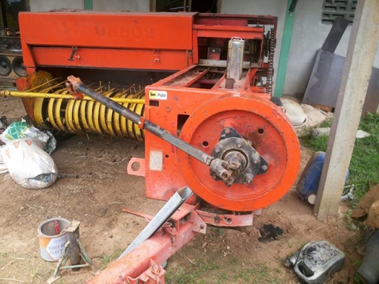 ขายตามสภาพ เครื่องอัดฟาง นิวฮอลแลนด์ 370 ใช้งานปกติ ขายตามสภาพ เครื่องอัดฟาง นิวฮอลแลนด์ 370 ใช้งานปกติ