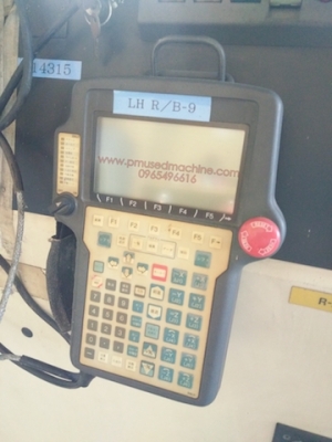 หุ่นยนต์เชื่อมสปอต มือสอง FANUC R2000i 165CF Year 2001