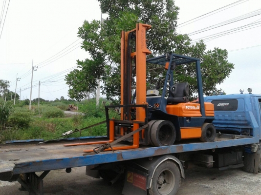 ขายด่วนรถยกดีเซล TOYOTA 5FD25ยก2.5ตันเสาสูง4เมตรเปลียนยางตันใหม่ให้6เส้นรถนอกนำเข้ายังไม่เคยใช้งานในเมืองไทยเลย