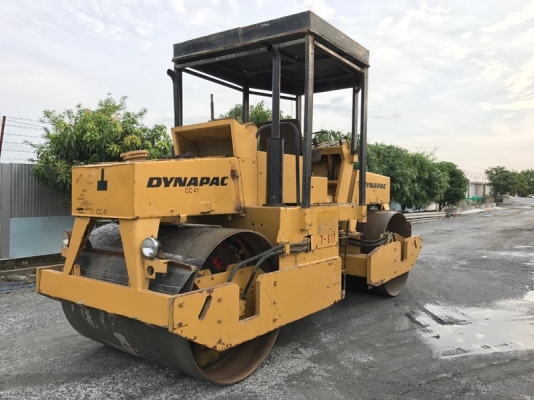 ขายรถบด10ตันDYNAPACรุ่นCC41รถนอกนำเข้า ไม่เคยใช้งานในไทย มีเอกสารพร้อมหน้าเหล็กหลังเหล็ก บดอัดสั่นสเทือนได้ทั้ง2ล้อ เอวอ่อน เครื่องยนต์ดีเซล4สูบ สภาพดีพร้อมใช้งานมีให้เลือกหลายคันหลายขนาด