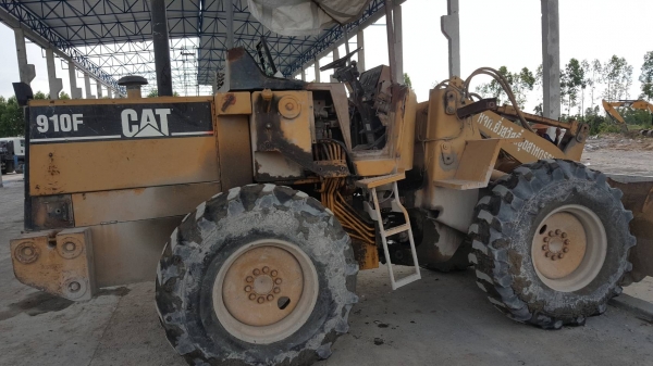 รถตัก CATERPILLAR