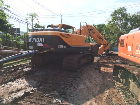 ขายเเบคโฮHYUNDAI-220-95. 6พันกว่าชั่วโมง เอกสารเล่ม สอบถามราคาดัยคับ รถพร้อมใช้งาน