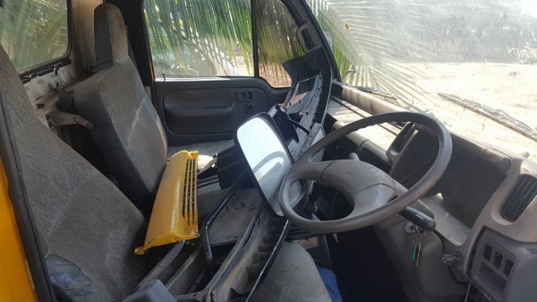SALE* สินค้าเก่านอก หัวเก๋งรถบรรทุก 6 ล้อกลาง /CABIN NISSAN รุ่น :PU41H4 (มีขาหลัง/รุ่นยกหัวได้/มีเฉพาะหัวเก๋ง) ราคาเพียง 28,000 บาท สนใจรีบติดต่อ 0819337688