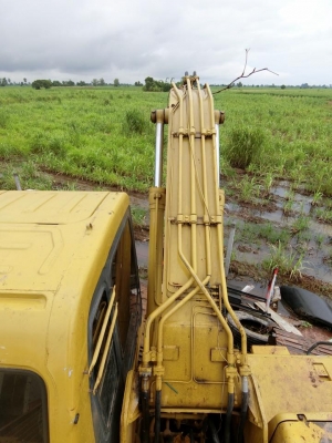 ขายครับ KOMATSU PC200-6 เอวดี โซ่หนา ไฟฟ้าครบ เอกสารซื้อ-ขาย พร้อมใช้งานครับ