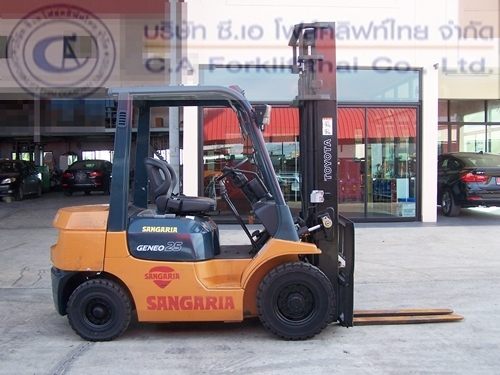 ขาย รถโฟล์คลิฟท์ TOYOTA รุ่น 7FG25 (2) ขาย รถโฟล์คลิฟท์ TOYOTA รุ่น 7FG25 (2)