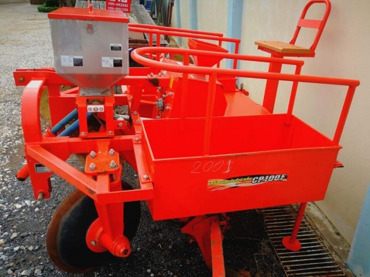 เครื่องปลูกมันตราช้าง CP100F พร้อมถังปุ๋ย