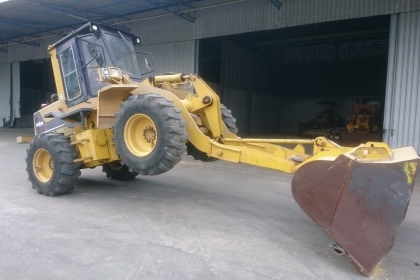 ขายรถตักล้อยาง KOMATSU WA100-1 (สภาพดี แขนยาวตักขึ้นสิบล้อได้เลย)
