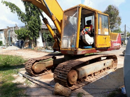 ขาย!! &gt;&gt;&gt; Komatsu Pc200 รุ่น 3 คอนโทรนสั้น &lt;&lt;&lt; เบอร์ติดต่อ 098-7155789