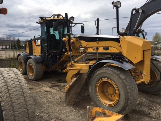 รถเกรด 140M รถปี 2010 ชั่วโมงทำงาน 7,900 ชม. รถเกรด 140M รถปี 2010 ชั่วโมงทำงาน 7,900 ชม.