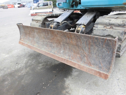 ขายรถขุดนำเข้าจากประเทศญี่ปุ่น kobelco sk135 yy04 มีใบมีด สนใจติดต่อสอบถาม 092-3309229 อีด