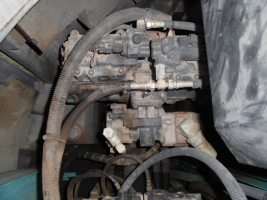 ขายรถขุดนำเข้าจากประเทศญี่ปุ่น kobelco sk135 yy04 มีใบมีด สนใจติดต่อสอบถาม 092-3309229 อีด