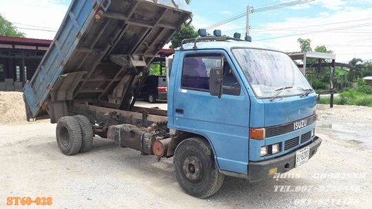ขายด่วน รถบรรทุก 6 ล้อ ISUZU NPR 115 แรง ดั้ม (รถห้างแท้) เสี่ยสั่งลุย สภาพเดิมๆ สวยพร้อมใช้งาน ราคาสุดคุ้ม