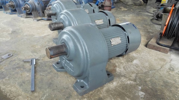 ** เหลือ 1 ตัว ** มอเตอร์เกียร์ญี่ปุ่น GTR Made in JAPAN 2 HP ทด 1:120 (12rpm) 380V พร้อมใช้