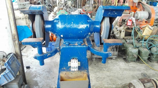 มอเตอร์เจียร ขนาด 1 HP 380V พร้อมแท่นและหินลับพร้อมใช้งาน มอเตอร์เจียร ขนาด 1 HP 380V พร้อมแท่นและหินลับพร้อมใช้งาน