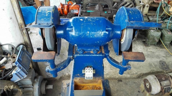 มอเตอร์เจียร ขนาด 1 HP 380V พร้อมแท่นและหินลับพร้อมใช้งาน มอเตอร์เจียร ขนาด 1 HP 380V พร้อมแท่นและหินลับพร้อมใช้งาน