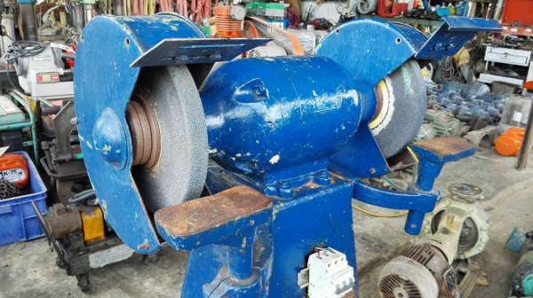 มอเตอร์เจียร ขนาด 1 HP 380V พร้อมแท่นและหินลับพร้อมใช้งาน