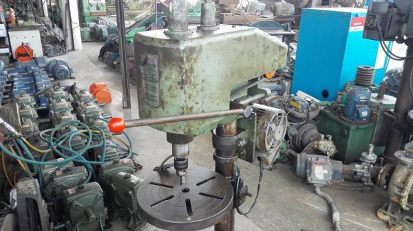 ** SOLD ** แท่นต้าปเกลียว KING-13 จานกลมแบบสายพาน ต้าป 13 มม(1/2") ไฟ 220V พร้อมใช้ ** SOLD ** แท่นต้าปเกลียว KING-13 จานกลมแบบสายพาน ต้าป 13 มม(1/2") ไฟ 220V พร้อมใช้