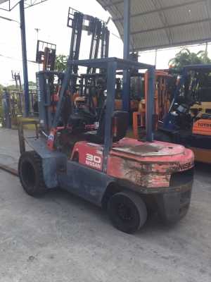 โฟล์คลิฟท์ NISSAN J02 เครื่องดีเซล เกียร์ธรรมดา งาเทได้ สนใจติดต่อ 083-062-0223(ปอนด์)