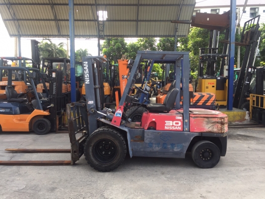 โฟล์คลิฟท์ NISSAN J02 เครื่องดีเซล เกียร์ธรรมดา งาเทได้ สนใจติดต่อ 083-062-0223(ปอนด์)