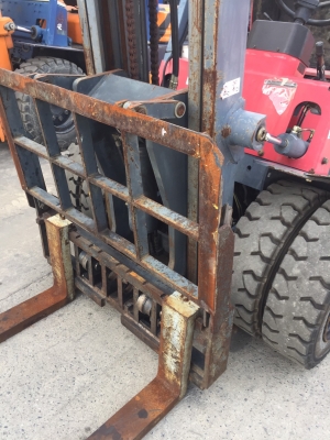 โฟล์คลิฟท์ NISSAN J02 เครื่องดีเซล เกียร์ธรรมดา งาเทได้ สนใจติดต่อ 083-062-0223(ปอนด์)