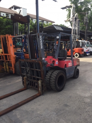 โฟล์คลิฟท์ NISSAN J02 เครื่องดีเซล เกียร์ธรรมดา งาเทได้ สนใจติดต่อ 083-062-0223(ปอนด์)