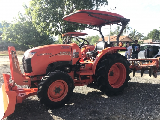 ขายรถไถคูโบต้า L3608sp(4WD)2เพลา สภาพสวย ทุกระบบสมบูรณ์ ใช้งาน 300 ชม. พร้อมอุปกรณ์ใบมีดหน้าและผานพรวน ราคา 368,000บาท #พร้อมส่งฟรีถึงบ้าน โทรสอบถามได้เลยค่ะ 081-9136451 ขอดูรูปทาง Line:Bow6451  รถสวย สภาพพร้อมใช้งาน   เครื่องดี เกียร์ดี ยางดีทั้ง 4 เส้น