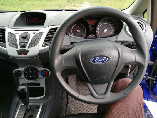 Ford fista 5ประตูสุดสวย ไมลย์วิ่งแค่ 64,xxx เท่านั้น ออกรถวันนี้ดาว์นเริ่มต้นเพียง 8,000 ฿