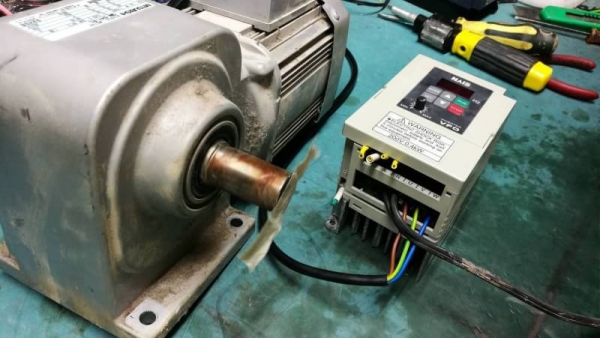 3,000 บ. ส่งฟรี083-2000058 LINE ID: line832923 ชุดมอเตอร์เกียร์ทด + อินเวอร์เตอร์ปรับรอบขนาด 400 W. มอเตอร์เกียร์ทดยี่ห้อ MITSUBISHI ขนาดกำลัง 200 W. ทด 1: 30 เพลาทดออกข้าง อินเวอร์เตอร์ panasonic รุ่น NAIS ไฟเข้า 1 เฟส 200-220V. ไฟออกขับมอเตอร์ได้ทั้ง 3,000 บ. ส่งฟรี083-2000058 LINE ID: line832923 ชุดมอเตอร์เกียร์ทด + อินเวอร์เตอร์ปรับรอบขนาด 400 W. มอเตอร์เกียร์ทดยี่ห้อ MITSUBISHI ขนาดกำลัง 200 W. ทด 1: 30 เพลาทดออกข้าง อินเวอร์เตอร์ panasonic รุ่น NAIS ไฟเข้า 1 เฟส 200-220V. ไฟออกขับมอเตอร์ได้ทั้ง