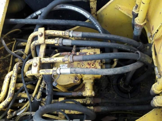 ขายKOBELCO SK200-1  มาร์คทรี  เก่านอก  สภาพสวย ไฟฟ้าครบ  เครื่องปั๊มดี  พร้อมใช้  โทร  089-3818694  ดวงนภา