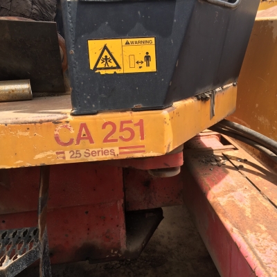 รถบด CA251 มีเล่มทะเบียน เพลาเดียว รุ่น CA251 รถบด CA251 มีเล่มทะเบียน เพลาเดียว รุ่น CA251