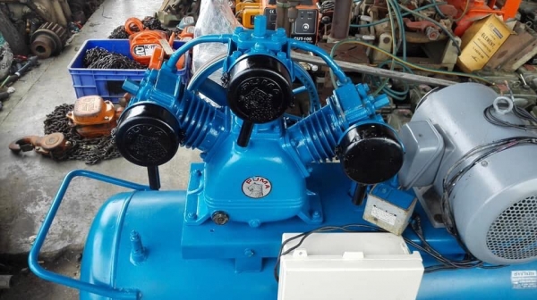 ** ไปอยู่สุรินทร์ ** ปั้มลมพูม่าไฟบ้าน PUMA 5 HP 240 L มอเตอร์ Hitachi 220V พร้อมใช้