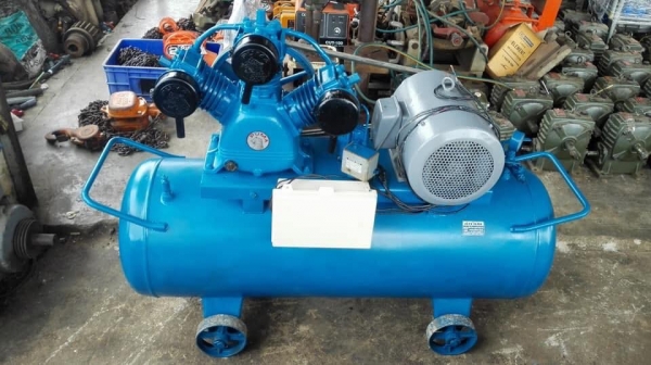 ** ไปอยู่สุรินทร์ ** ปั้มลมพูม่าไฟบ้าน PUMA 5 HP 240 L มอเตอร์ Hitachi 220V พร้อมใช้