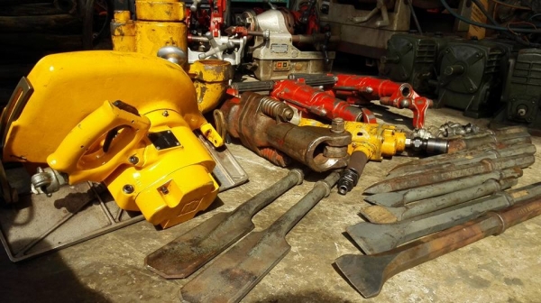 ** ไปอยู่ภูเก็ต ** ขายเหมาเครื่องมือลมของอังกฤษทุกชิ้น อิงเกอร์โซแลนด์ Ingersoll-rand Made in ENGLAND บางตัวยังไม่ได้ใช้งาน