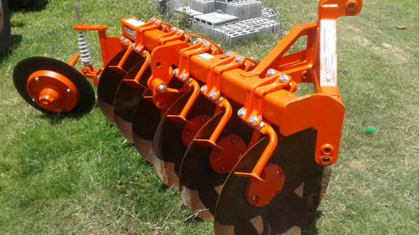 ผานตราช้างDH245-6F ถอดออกจาก L5018 ใช้งานแค่ 3 ครั้ง  สำหรับรถรุ่น 45 47 49 50 60 แรง