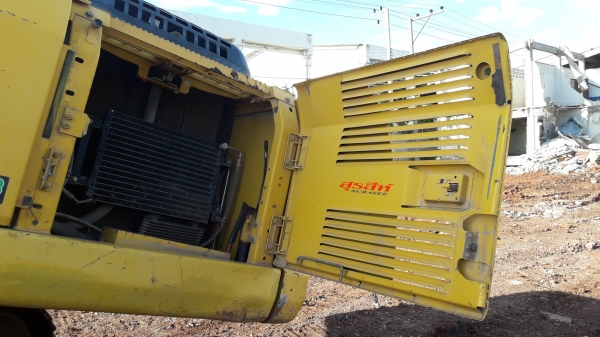 ขายรถแบ็คโฮ KOMATSU PC200-8MO พร้อมไลน์หัวกระแทก ใช้งาน 7,956 ชั่วโมง