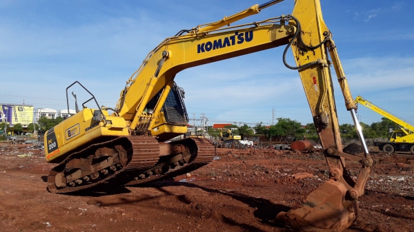 ขายรถแบ็คโฮ KOMATSU PC200-8MO พร้อมไลน์หัวกระแทก ใช้งาน 7,956 ชั่วโมง