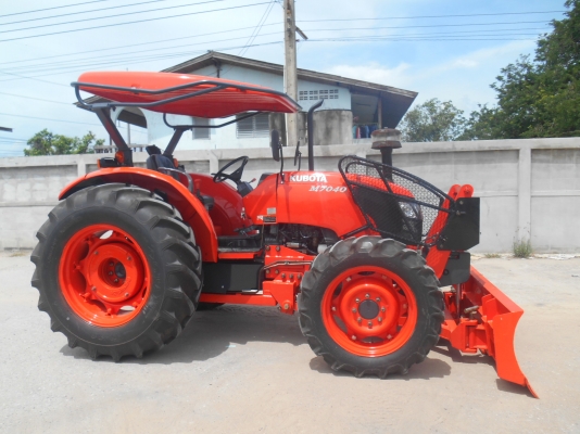 M7040 รถสาธิต 12 ชั่วโมง M7040 รถสาธิต 12 ชั่วโมง